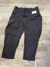 Load image into Gallery viewer, Lulu Lemon Athletic Pants Size 5/6 (28)
