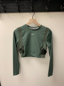 Nike Athletic Top Size Medium